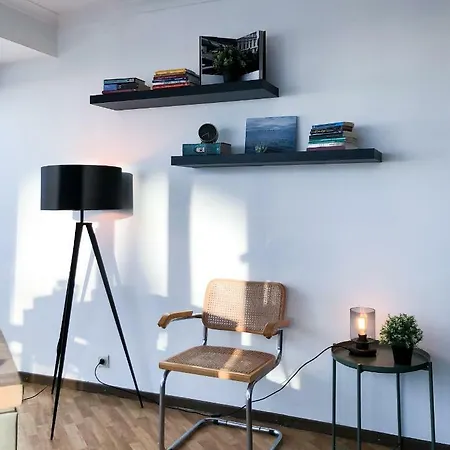 Cosy, Modern Studio With An Awesome View Of Apartment