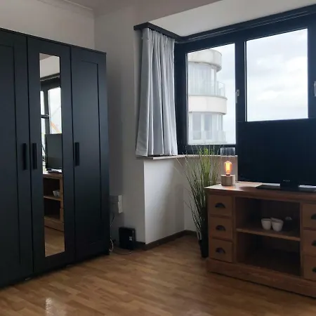 Cosy, Modern Studio With An Awesome View Of Apartment *