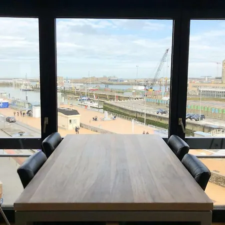 Cosy, Modern Studio With An Awesome View Of * 奥斯滕德