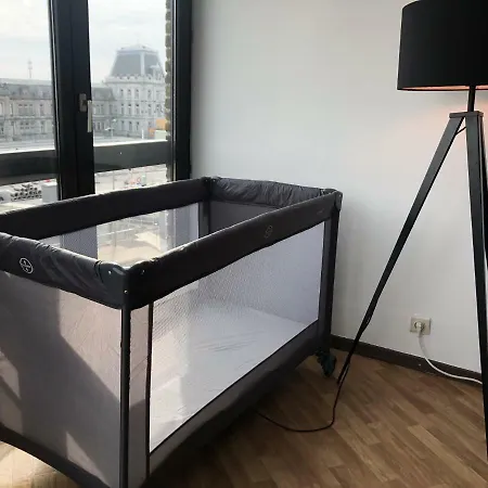 Cosy, Modern Studio With An Awesome View Of Apartment